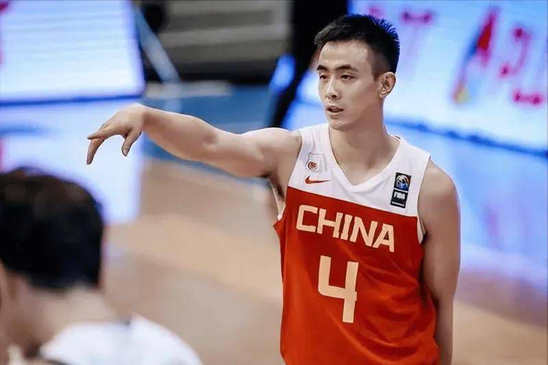 长得很黏的长发小姐