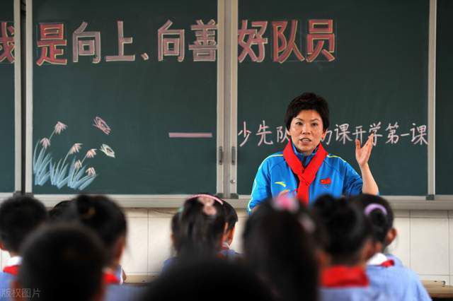 忘穿内裤坐公交车被猛烈进出视频
